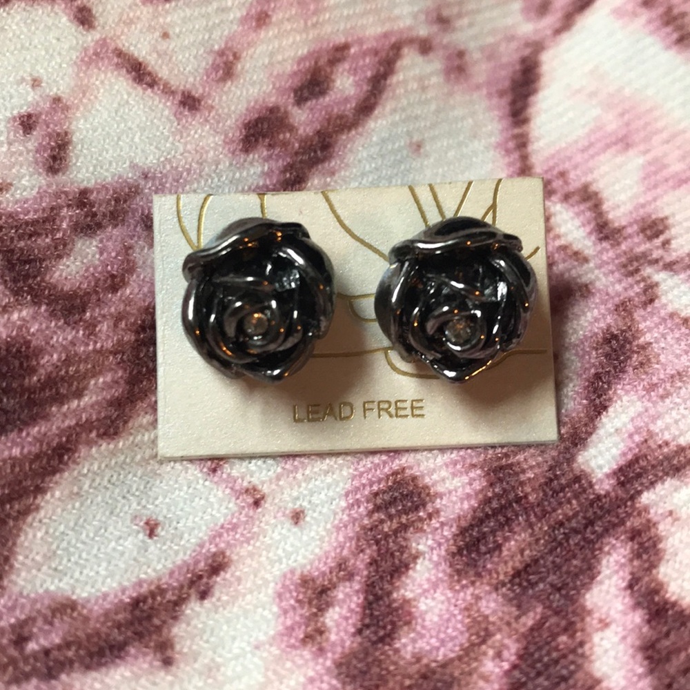 SALE❣️🌹 Rose bud Earrings - Picture 2 of 4